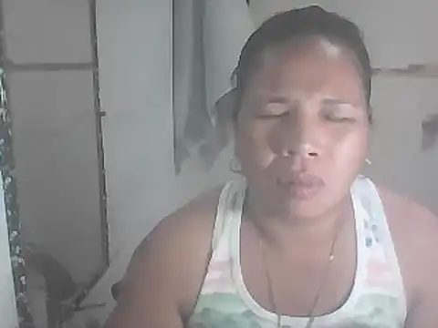 Snapshot of hotwet_mama4uxx chatting on March 4, 7:41 am hotwet mama4uxx online show from March 4, 7:41 am