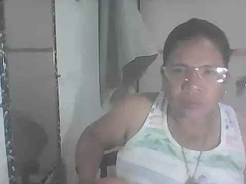 Snapshot of hotwet_mama4uxx chatting on March 4, 12:22 pm hotwet mama4uxx online show from March 4, 12:22 pm