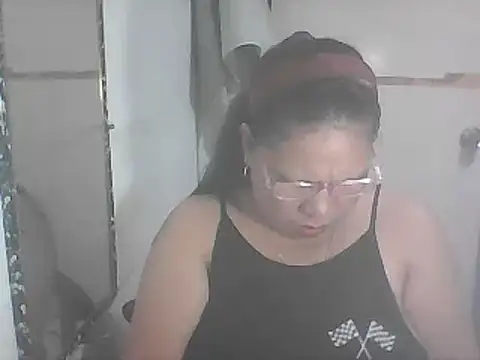 Snapshot of hotwet_mama4uxx chatting on March 5, 2:23 pm hotwet mama4uxx online show from March 5, 2:23 pm