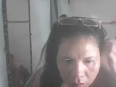 Snapshot of hotwet_mama4uxx chatting on March 5, 5:29 pm hotwet mama4uxx online show from March 5, 5:29 pm