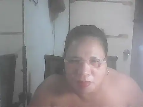 Snapshot of hotwet_mama4uxx chatting on October 11, 1:09 pm hotwet mama4uxx online show from October 11, 1:09 pm