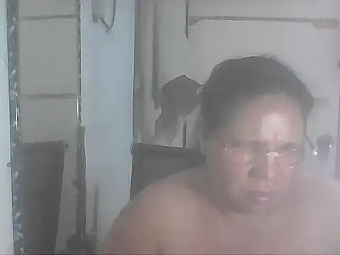 Snapshot of hotwet_mama4uxx chatting on October 28, 4:05 am hotwet mama4uxx online show from October 28, 4:05 am