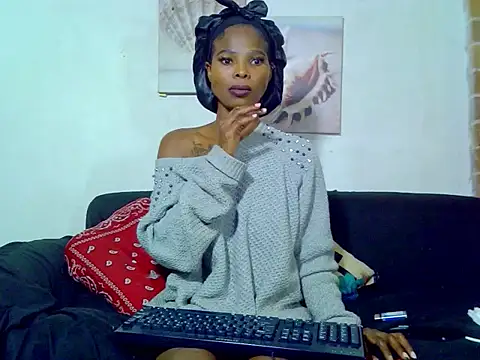 MissParis26 online show from February 4, 10:45 pm