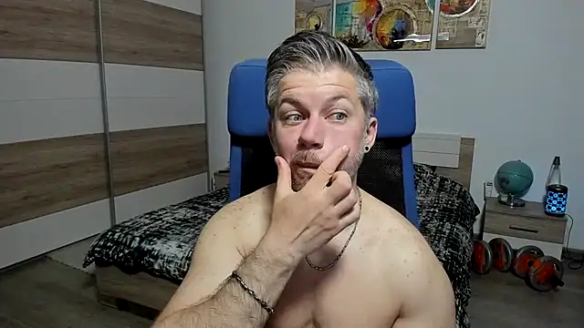 RobbyShawz online show from May 3, 4:18 am