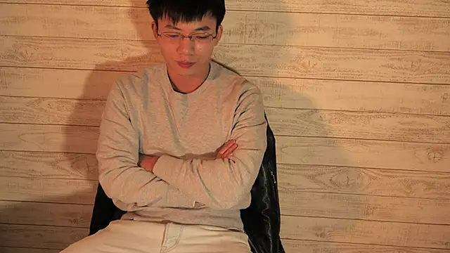 Snapshot of asiahot_liam chatting on February 27, 12:05 pm asiahot liam online show from February 27, 12:05 pm