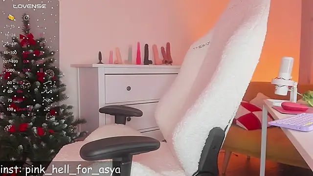 EmilyAden online show from December 20, 9:06 pm