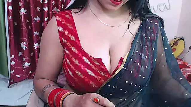 Snapshot of Naiaa-mylove chatting on February 23, 6:33 am Naiaa-mylove online show from February 23, 6:33 am