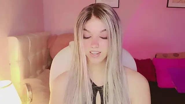 Snapshot of EvaEvangeline chatting on February 20, 2:41 am EvaEvangeline online show from February 20, 2:41 am