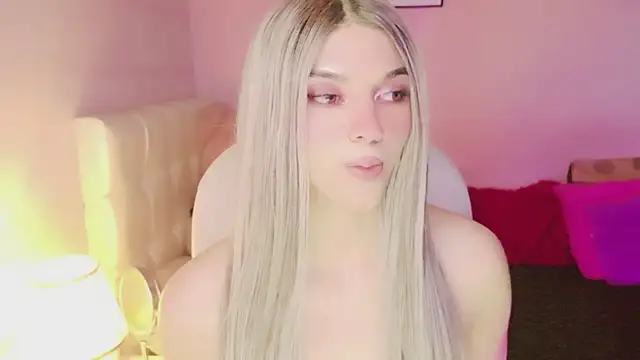 Snapshot of EvaEvangeline chatting on April 4, 12:20 am EvaEvangeline online show from April 4, 12:20 am