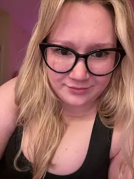 PiggyRose online show from March 23, 1:53 am