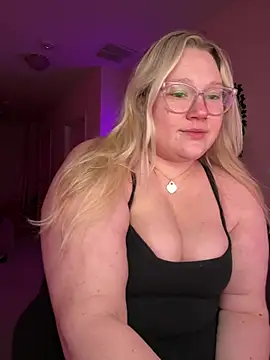 PiggyRose online show from March 5, 11:56 pm