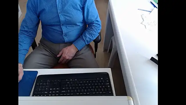 Snapshot of dutchpornking chatting on November 12, 9:10 am dutchpornking online show from November 12, 9:10 am