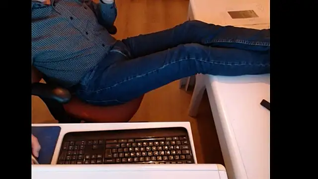 Snapshot of dutchpornking chatting on January 5, 5:27 pm dutchpornking online show from January 5, 5:27 pm