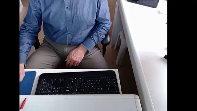 Snapshot of dutchpornking chatting on February 1, 8:02 am dutchpornking online show from February 1, 8:02 am