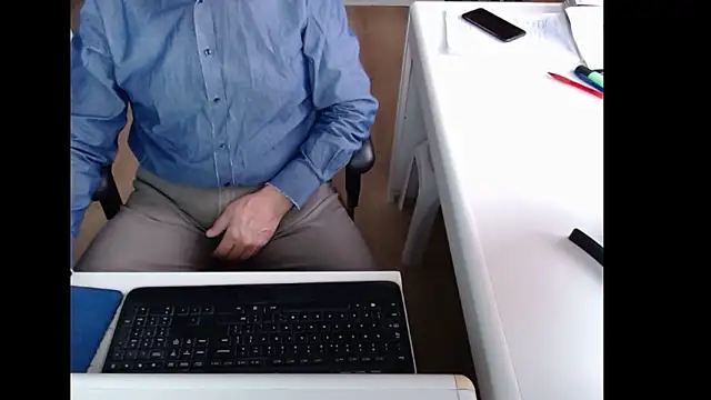 Snapshot of dutchpornking chatting on February 11, 7:57 am dutchpornking online show from February 11, 7:57 am