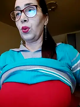 Snapshot of Chriss_Tinaa chatting on December 8, 5:29 am Chriss Tinaa online show from December 8, 5:29 am