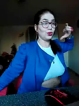 Snapshot of Chriss_Tinaa chatting on December 12, 8:36 am Chriss Tinaa online show from December 12, 8:36 am