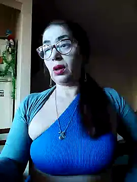 Snapshot of Chriss_Tinaa chatting on December 17, 9:50 am Chriss Tinaa online show from December 17, 9:50 am