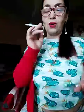 Snapshot of Chriss_Tinaa chatting on January 9, 6:27 am Chriss Tinaa online show from January 9, 6:27 am