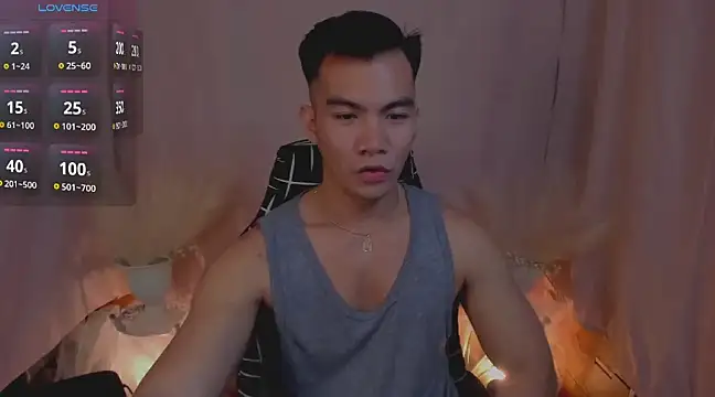 Snapshot of 000batman000 chatting on December 10, 1:33 pm 000batman000 online show from December 10, 1:33 pm