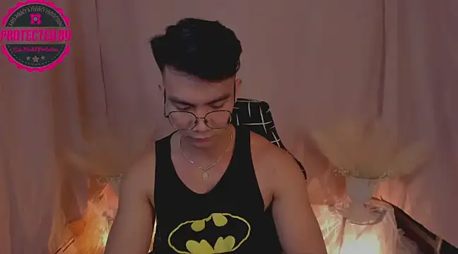 Snapshot of 000batman000 chatting on December 11, 1:28 pm 000batman000 online show from December 11, 1:28 pm