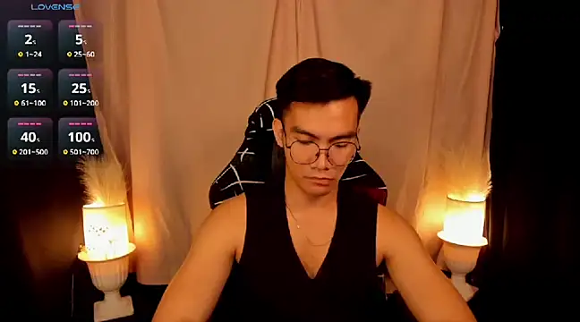 Snapshot of 000batman000 chatting on February 10, 10:09 am 000batman000 online show from February 10, 10:09 am