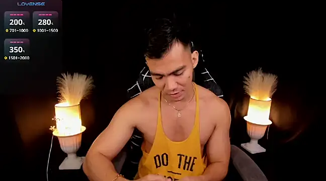 Snapshot of 000batman000 chatting on March 7, 1:53 am 000batman000 online show from March 7, 1:53 am