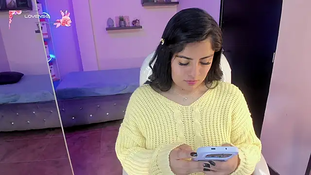 Snapshot of Catalinaa_martinez chatting on December 11, 1:58 am Catalinaa martinez online show from December 11, 1:58 am