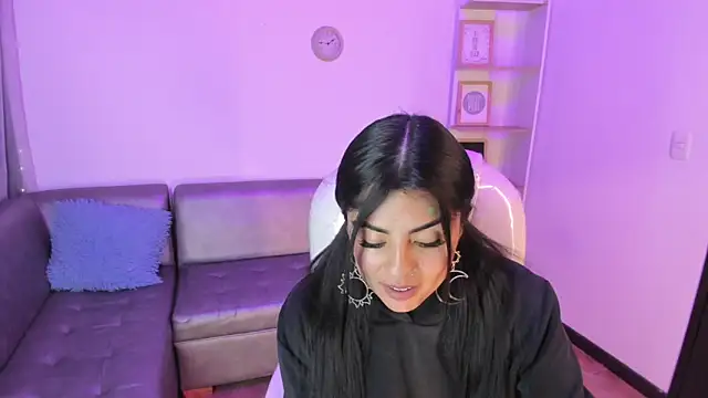 Snapshot of Catalinaa_martinez chatting on December 12, 4:48 am Catalinaa martinez online show from December 12, 4:48 am