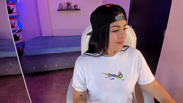 Snapshot of Catalinaa_martinez chatting on December 22, 11:52 pm Catalinaa martinez online show from December 22, 11:52 pm