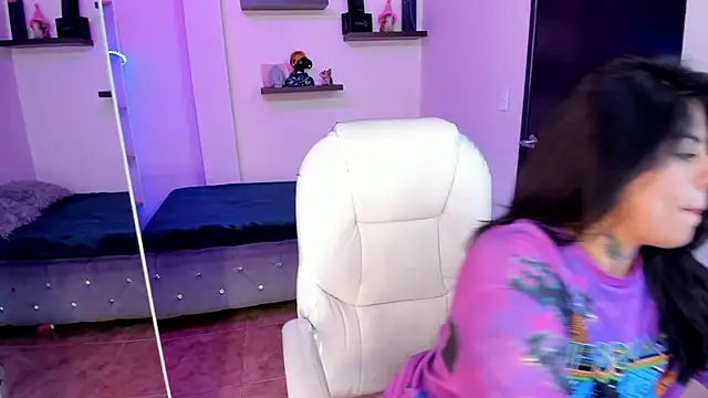 Snapshot of Catalinaa_martinez chatting on February 3, 7:31 pm Catalinaa martinez online show from February 3, 7:31 pm