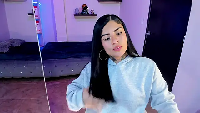 Snapshot of Catalinaa_martinez chatting on March 2, 1:47 am Catalinaa martinez online show from March 2, 1:47 am