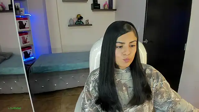 Snapshot of Catalinaa_martinez chatting on March 22, 7:53 pm Catalinaa martinez online show from March 22, 7:53 pm