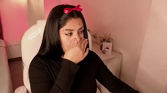 Snapshot of Catalinaa_martinez chatting on October 10, 3:05 am Catalinaa martinez online show from October 10, 3:05 am