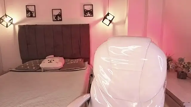 Snapshot of Catalinaa_martinez chatting on October 13, 3:28 am Catalinaa martinez online show from October 13, 3:28 am