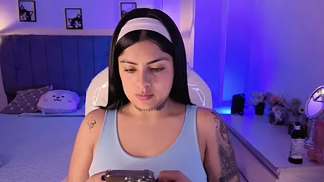 Snapshot of Catalinaa_martinez chatting on October 31, 3:18 am Catalinaa martinez online show from October 31, 3:18 am