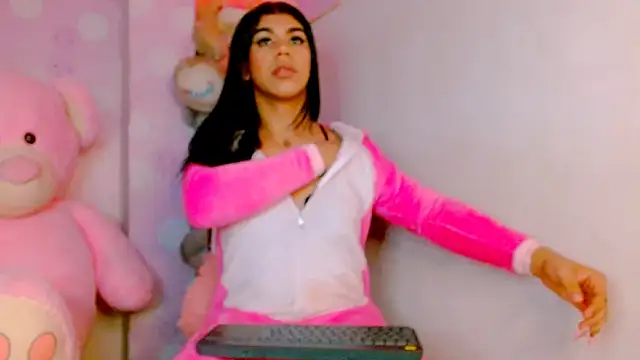 Snapshot of veronica_villalba chatting on December 17, 5:40 am veronica villalba online show from December 17, 5:40 am