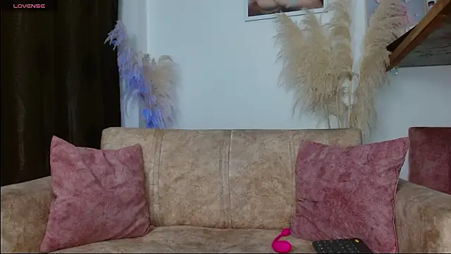 Snapshot of veronica_villalba chatting on February 18, 12:39 am veronica villalba online show from February 18, 12:39 am