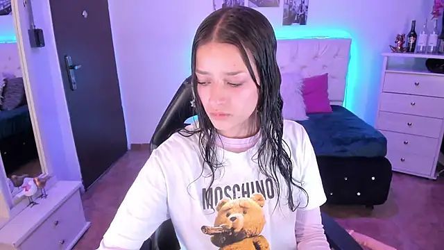 Amaia Daniells online show from December 20, 3:47 am