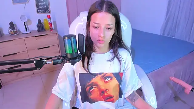 Amaia Daniells online show from February 5, 3:45 am