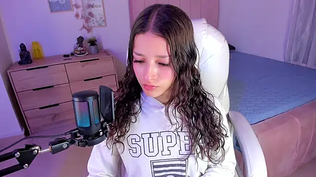 Amaia Daniells online show from March 11, 3:37 am