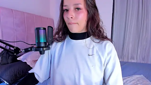 Amaia Daniells online show from March 13, 6:16 am