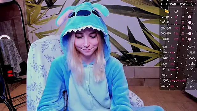 Snapshot of fleximona chatting on October 19, 8:37 am fleximona online show from October 19, 8:37 am