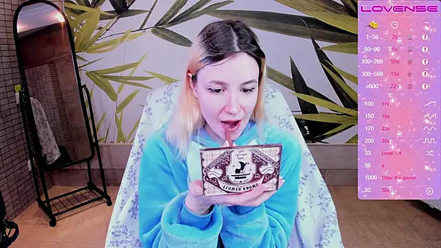 Snapshot of fleximona chatting on December 14, 9:58 am fleximona online show from December 14, 9:58 am