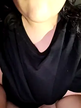 Snapshot of Annerae chatting on January 18, 5:28 pm Annerae online show from January 18, 5:28 pm