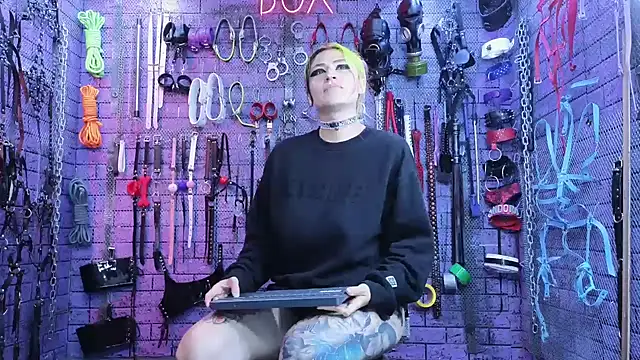 PANDORANEZZ online show from January 7, 9:50 am