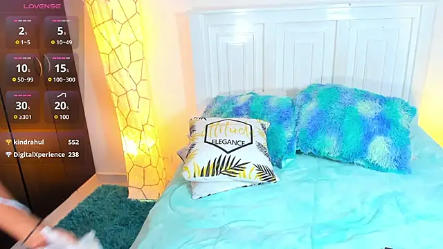 SarahCinnamon- online show from December 4, 11:57 pm