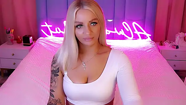 Snapshot of AllwaysHotJ chatting on December 3, 2:58 am AllwaysHotJ online show from December 3, 2:58 am