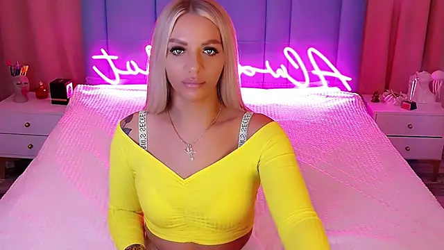 Snapshot of AllwaysHotJ chatting on December 13, 1:59 am AllwaysHotJ online show from December 13, 1:59 am