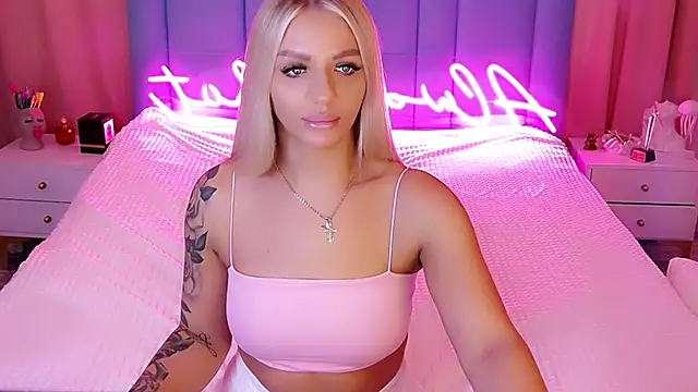 Snapshot of AllwaysHotJ chatting on December 15, 3:24 am AllwaysHotJ online show from December 15, 3:24 am